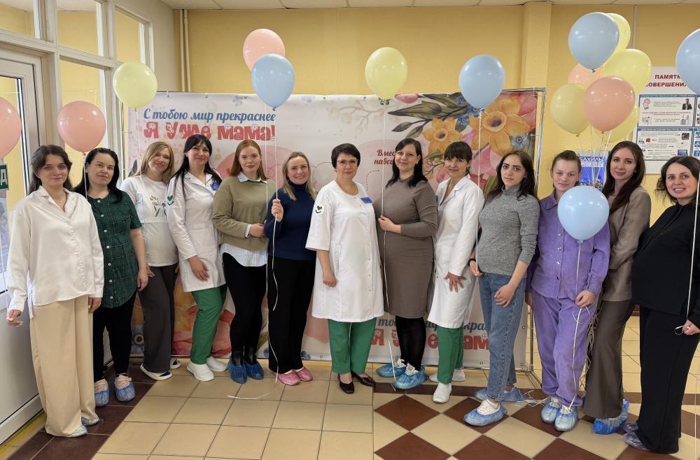 Улыбки, подарки и самые добрые слова: будущих мам поздравили с Днём беременных