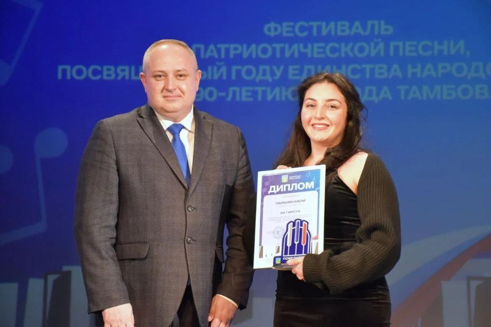 Медсестра оперблока ГКБ №3 победила в городском конкурсе патриотической песни