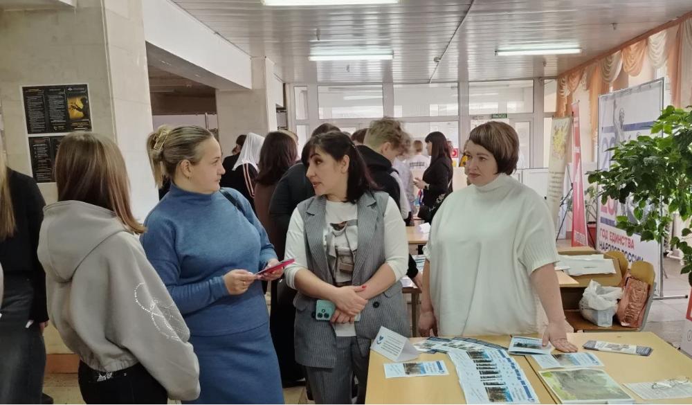 Сотрудники ГКБ №3 приняли участие в Дне открытых дверей в медколледже